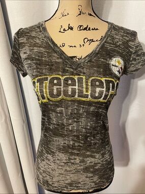 Women’s Steelers V-Neck Tee in Gray